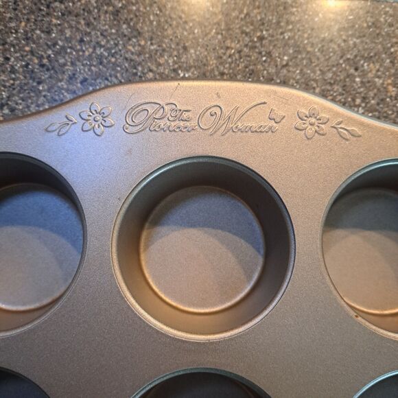 The Pioneer Woman 12-Cup Nonstick Aluminized Steel Muffin Pan Champagne - Picture 14 of 16